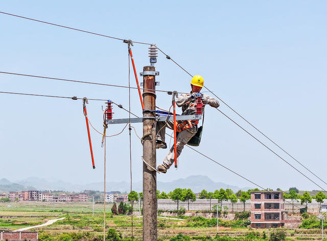 电力  检修 春耕  供电