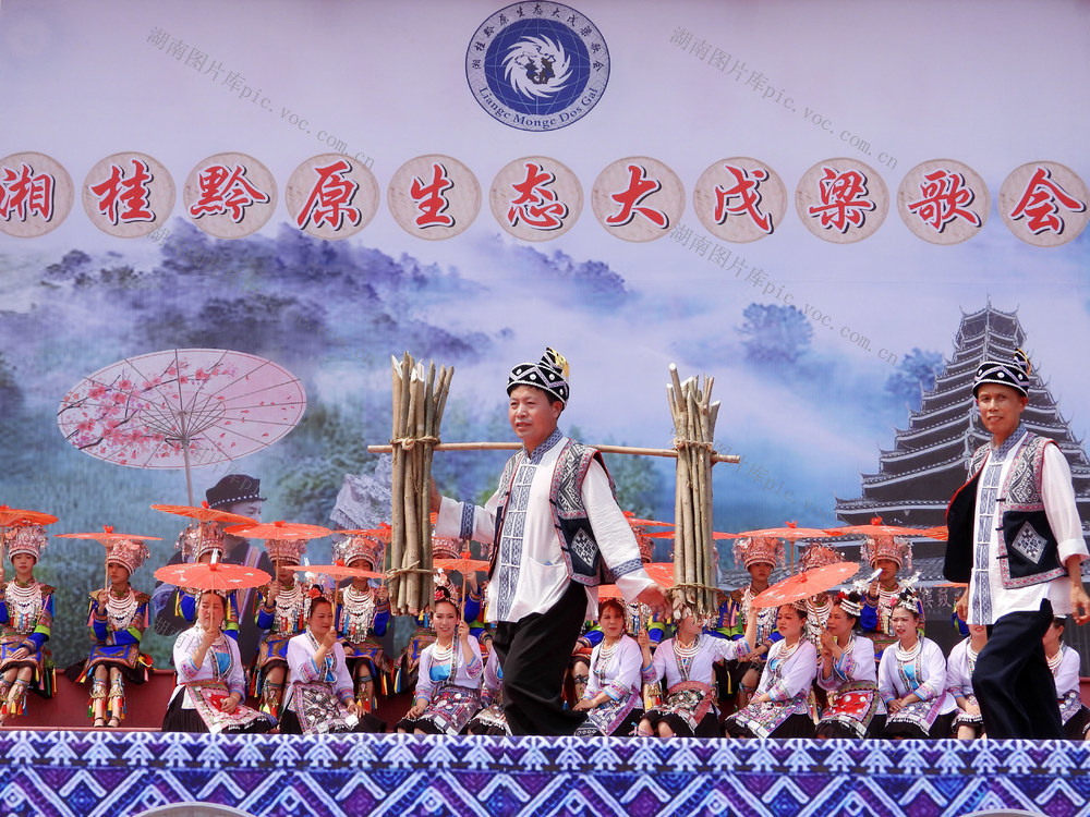 通道 戊梁 歌会 众多 市民 共享 活动 盛况