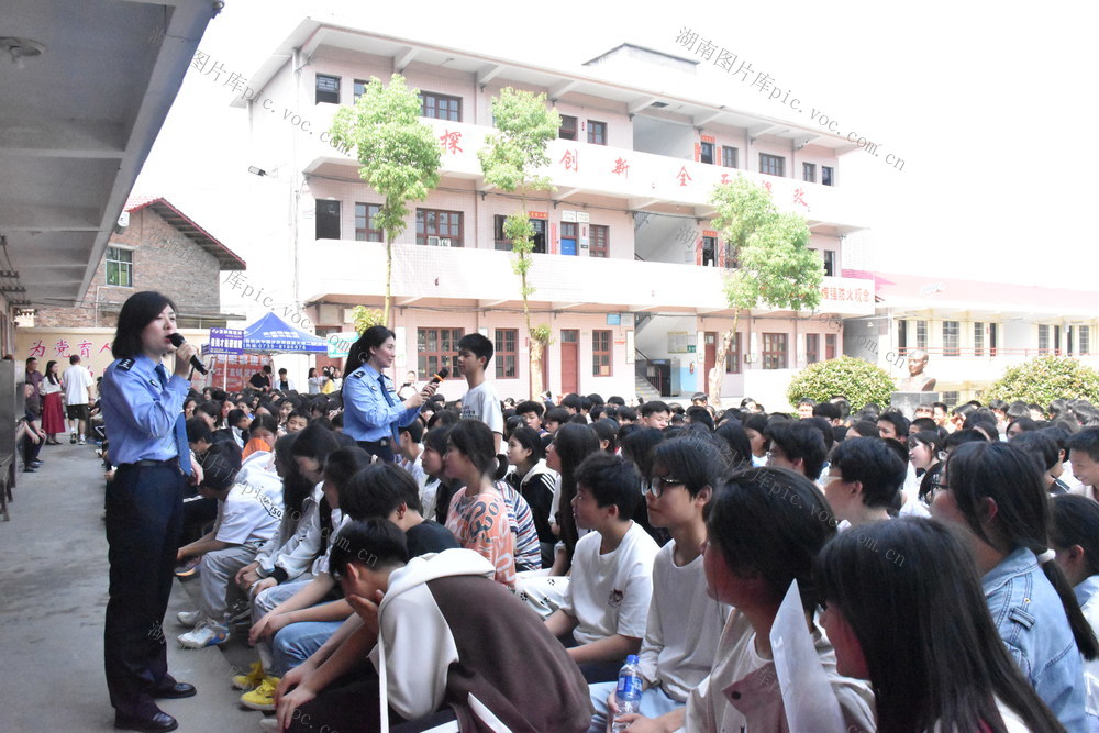 法治宣讲 进校园