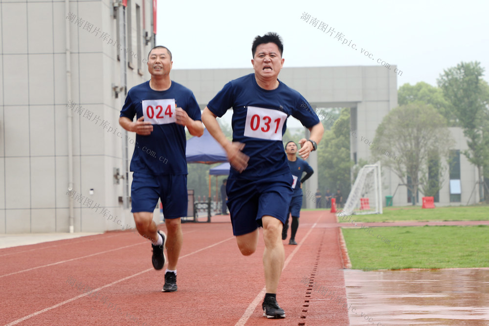 大练兵 消防员 绳索攀爬 3000米跑 拉梯登楼 灭火救援 实战能力