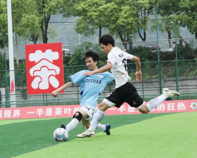 乡村足球     比赛正酣