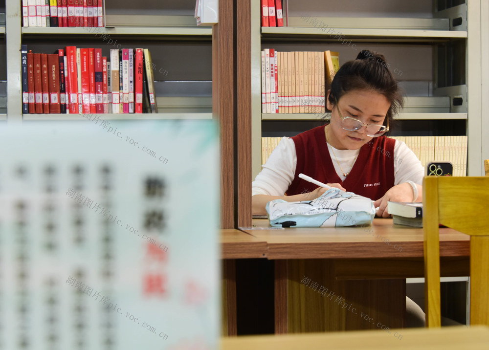 世界读书日  悦读  借书  购书