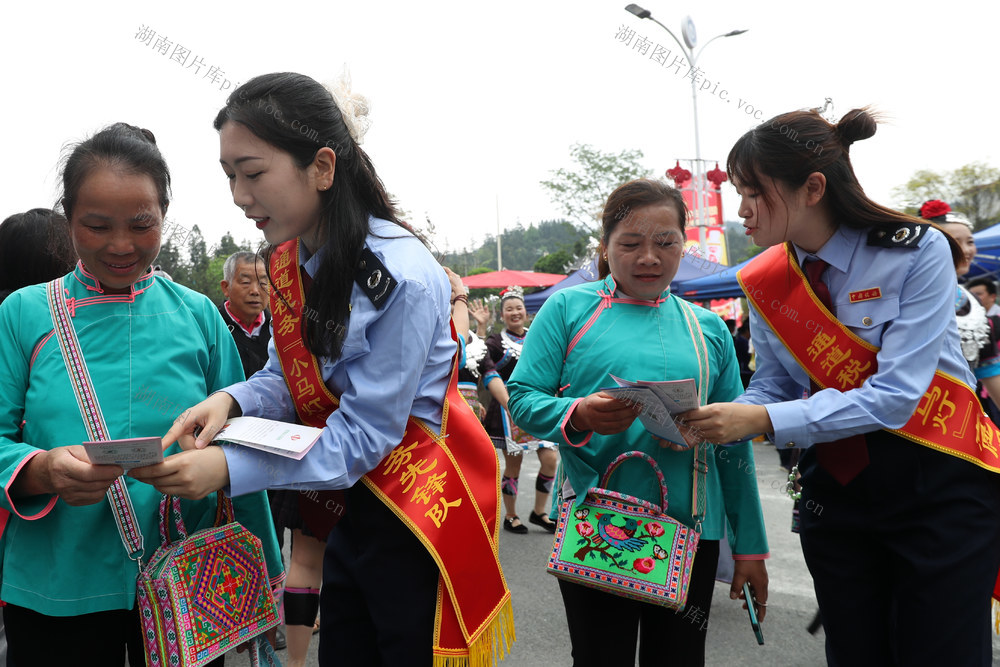 欢乐 节日 歌会 普及 传递 税惠 温暖