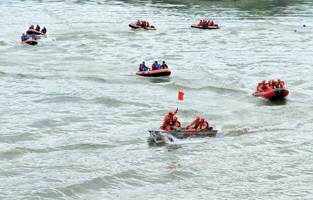防汛，抗洪，演练，应急，抢险，江，河，救援，救生艇，急救，转移，模拟演练