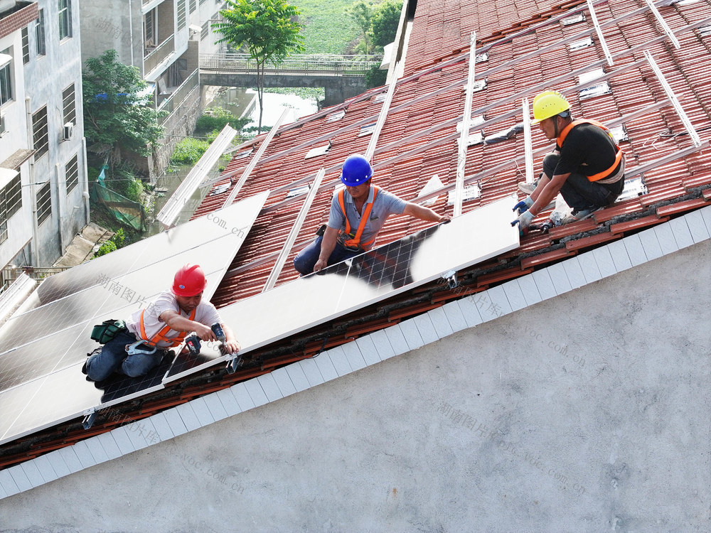 绿色能源  光伏发电  村民屋顶  助农增收