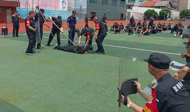 210名校园保安队员勤学苦练本领，  固牢校园平安