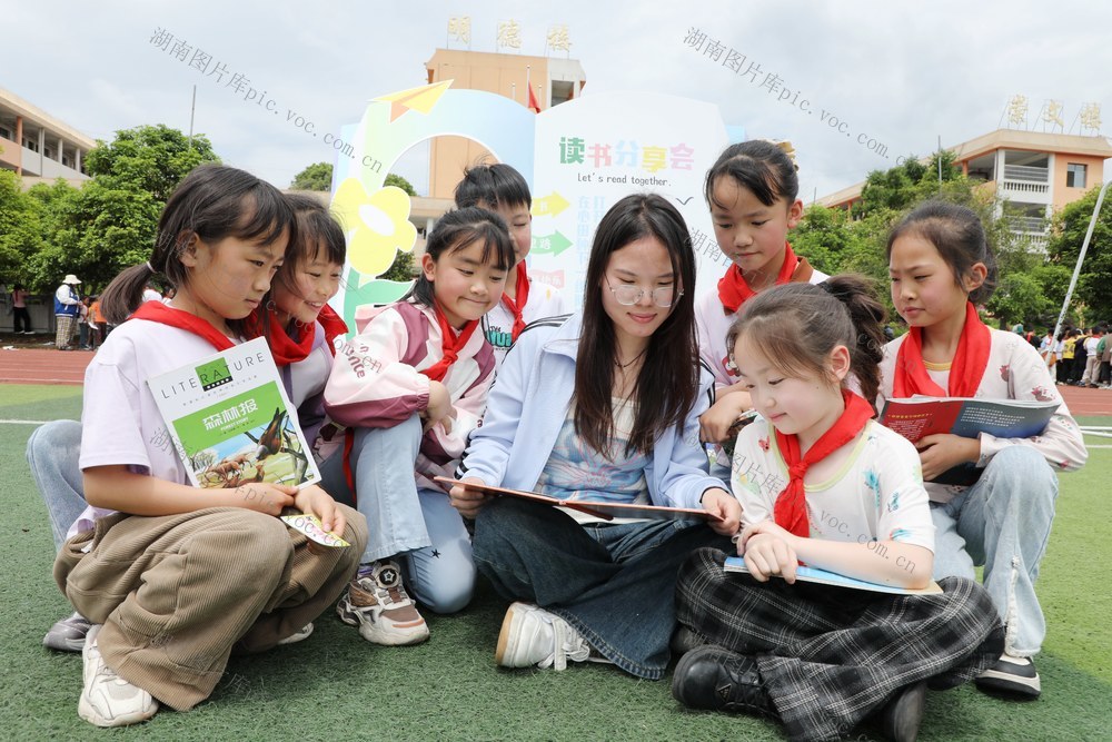 读书节点亮多彩校园阅读