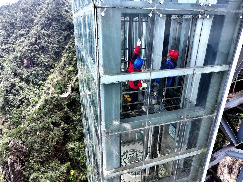 安全检查 舒心过五一 五指峰景区