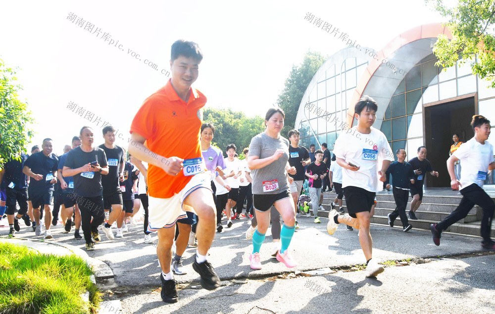 长跑迎“五一”