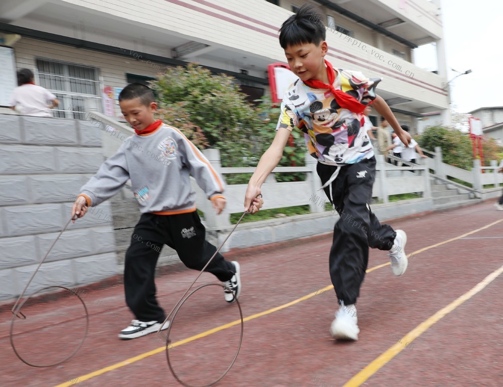   趣味运动迎“五一”