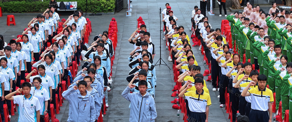 湖南桂东 赓续五四薪火 青春挺膺担当 宣誓 入团