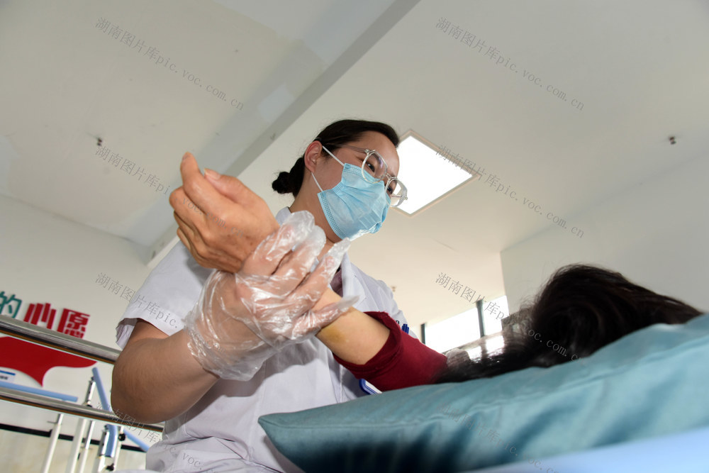 五一假期  医护人员  坚守岗位  理疗