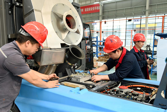 五一，国际劳动节，坚守，岗位，工人，劳动者，劳动，工业园，企业，订单，产品