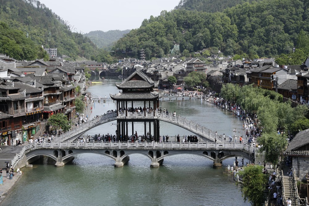 凤凰  古城  五一 假期   游客  游玩  