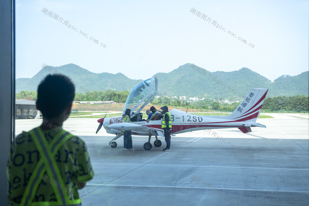 “五一” 飞行体验  涟源  游客