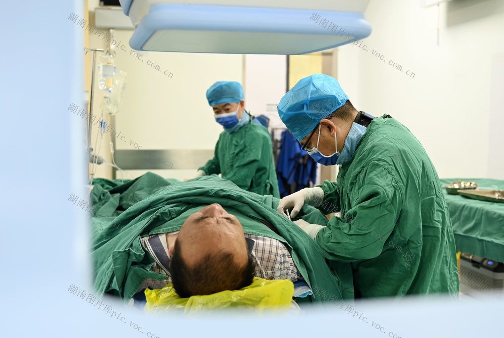 五一国际劳动节，坚守，岗位，医务人员，护士，护理，节假日，守护，健康，患者，新生儿