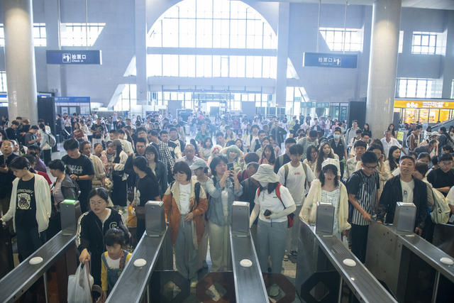 娄底南站 五一  假期  旅客