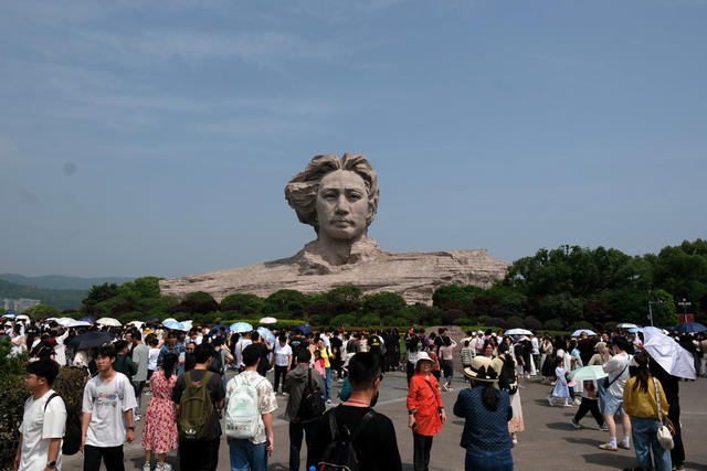 橘子洲景区游人如织