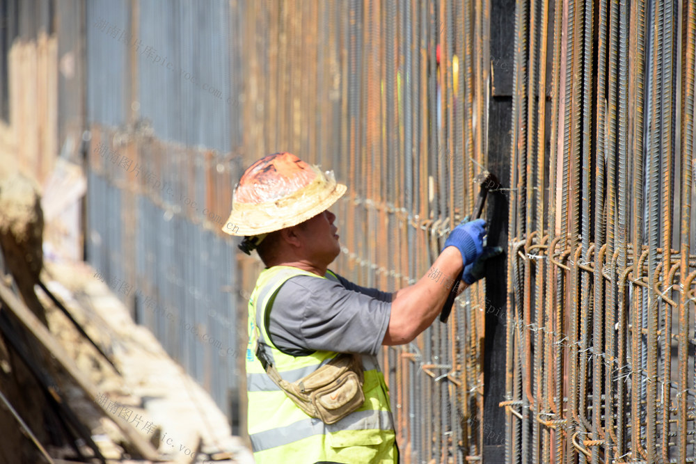 五一假期  水利工地  引河入湖  劳动者