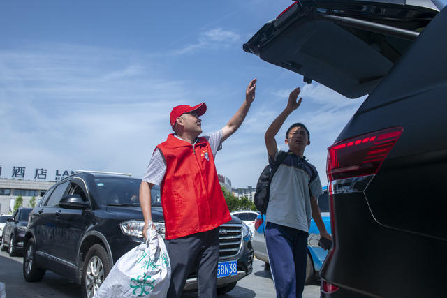 娄底南站 志愿者