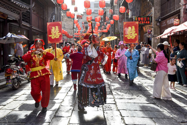 古城  民俗表演