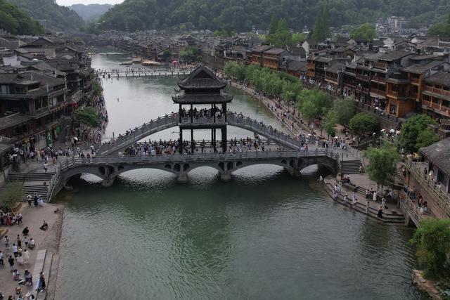 古城   湘西   凤凰 沱江  游客  旅游  五一  假期   