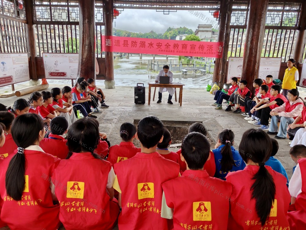 公益护航  医教同行
