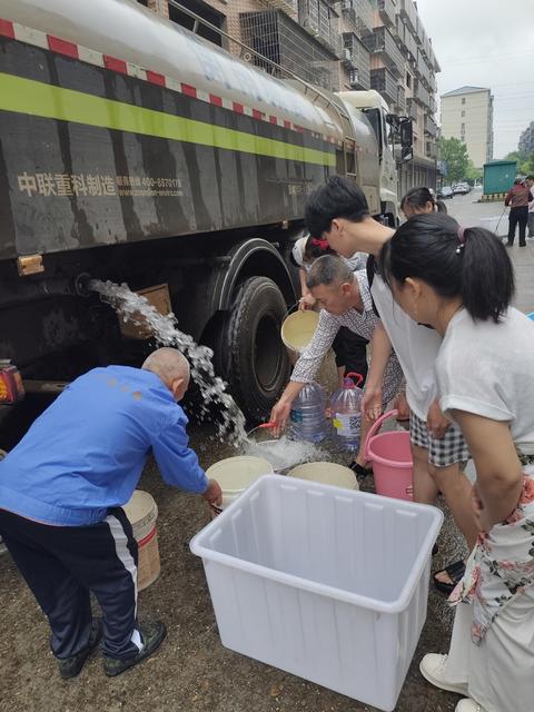 停水  解民忧 城管