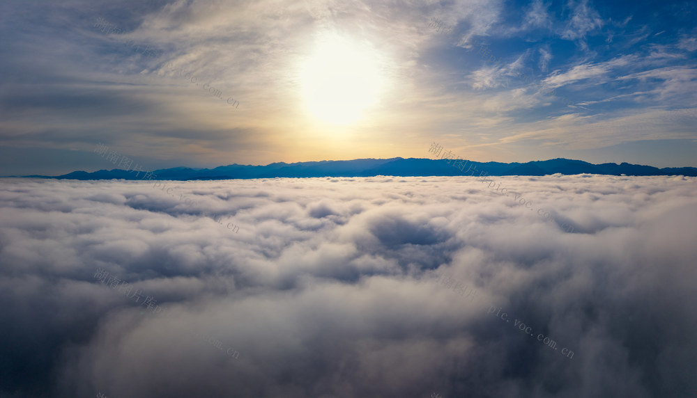 云海 日出 山脉 天空 自然风光 壮丽 云层 高空 航拍 唯美 大气 景观 远山 云雾 晨曦 阳光 开阔 治愈 湖南通道 通道县云海 通道县日出 超级云海 大云海 自然 云景 风景 高视角