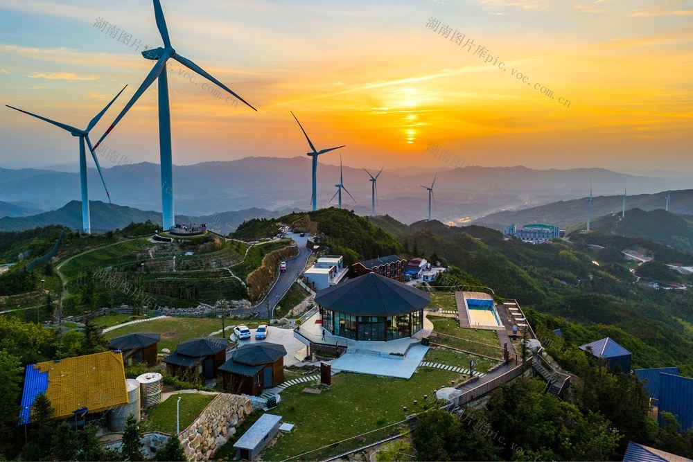 旅游  云端  五一  游客  日出  风光