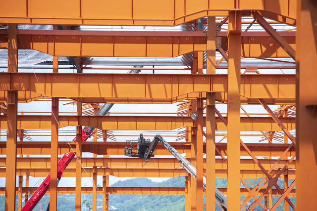 娄底 五一 假期  坚守  建设者