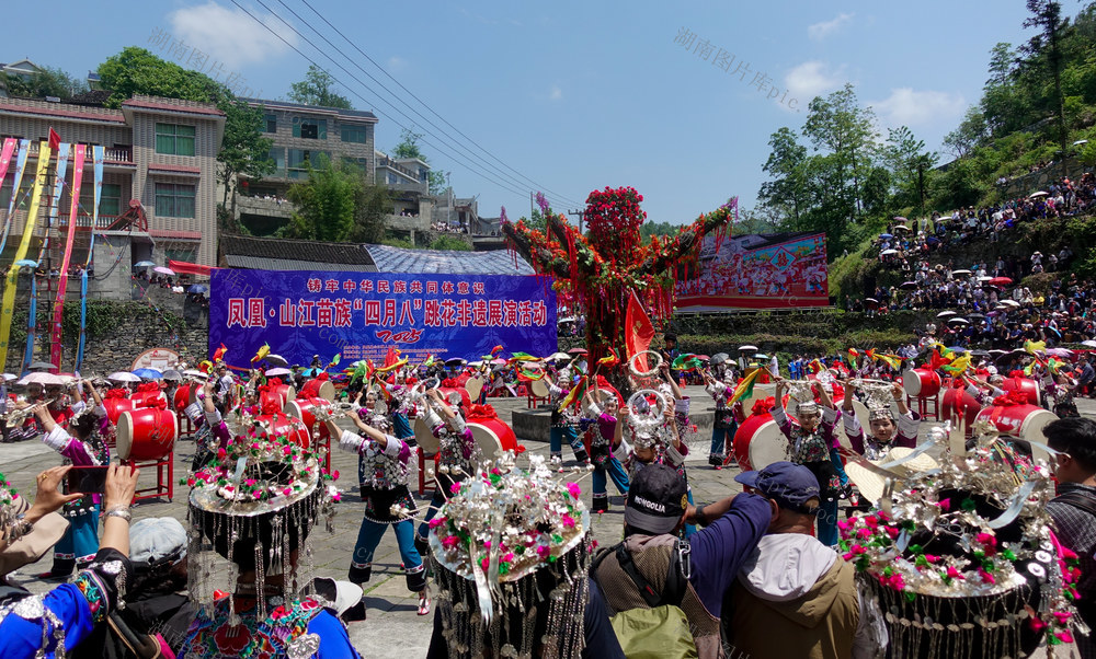 欢度苗族“四月八”