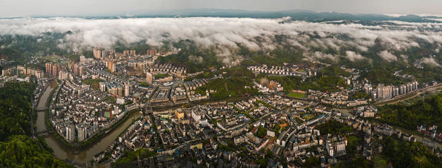 通道 县城 云雾 缭绕 构成 美景