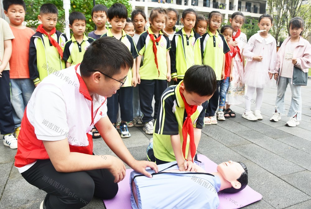 急救教育进校园 播撒安全种子