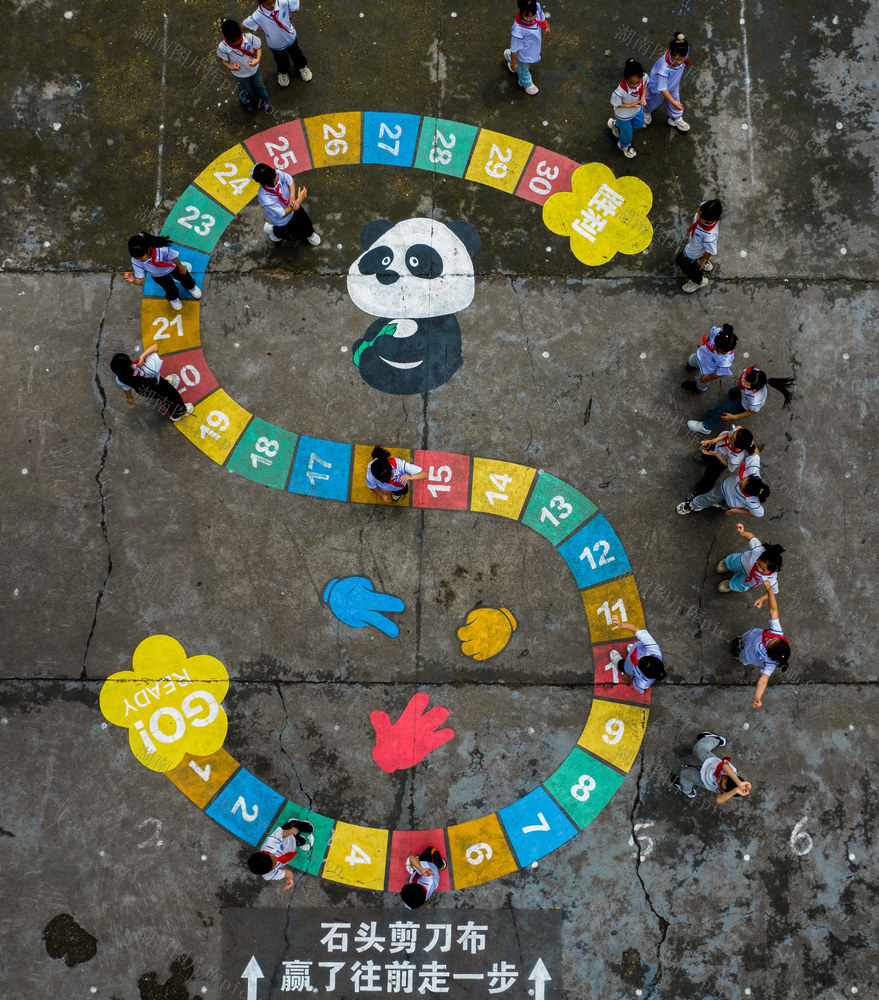 通道   小学生   课间   游戏    