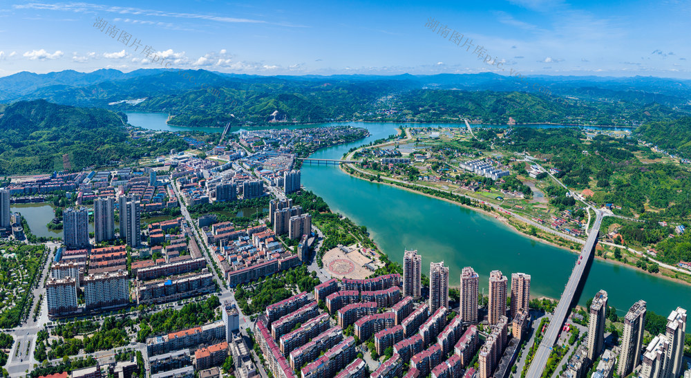 洪江市 洪江市全景 黔阳古城 城市 城市建筑 城市风光 河流 城市画卷 城市蓝图 背景 建筑物 城市发展 楼房 城市天际线 航拍视角 高视角 建筑外部 都市风景 旅行 旅游 旅游目的地 建筑 城市景观 城市风貌 生态环境 城市规划 城市生活 城市风光摄影 航拍 宜居城市