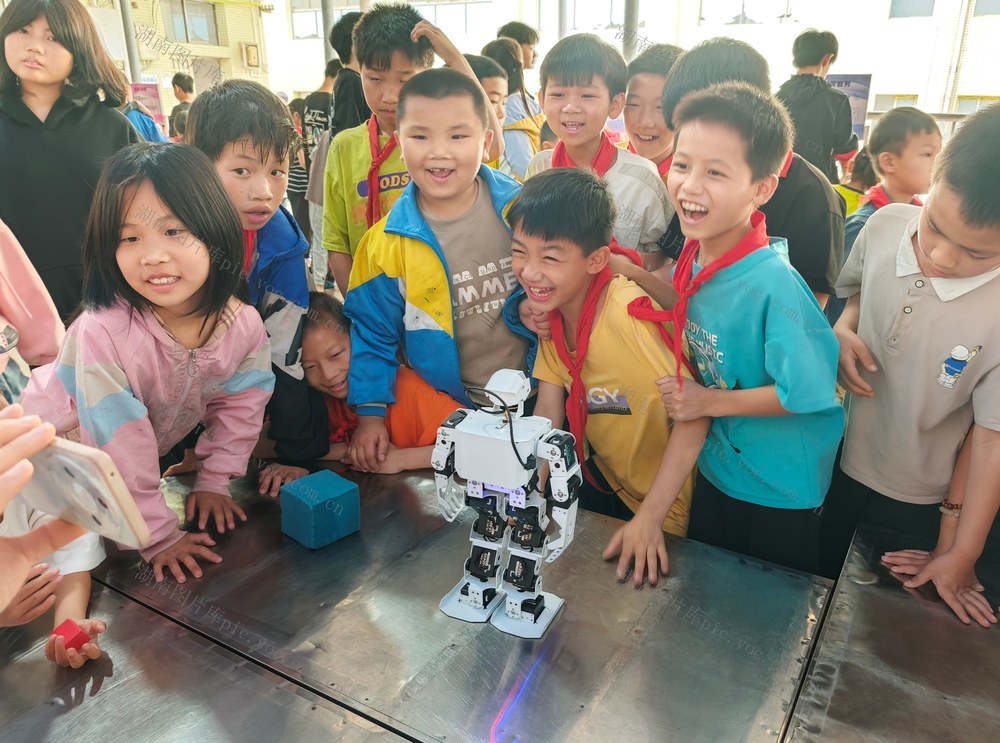 科普  兴趣 大篷车  学习  科学  素养  青少年  校园  双减