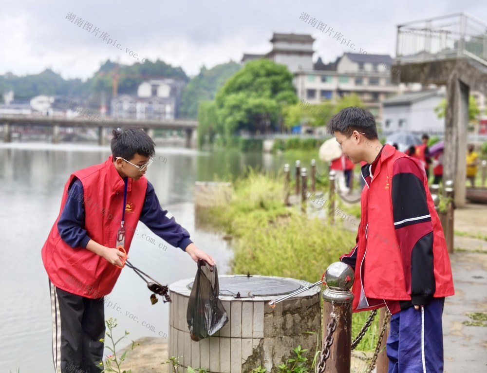 “河”我一起保护母亲河
