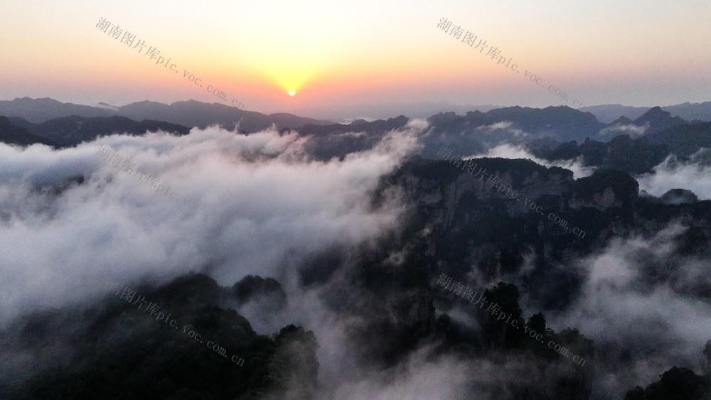 张家界 云海 悬浮 醉游客