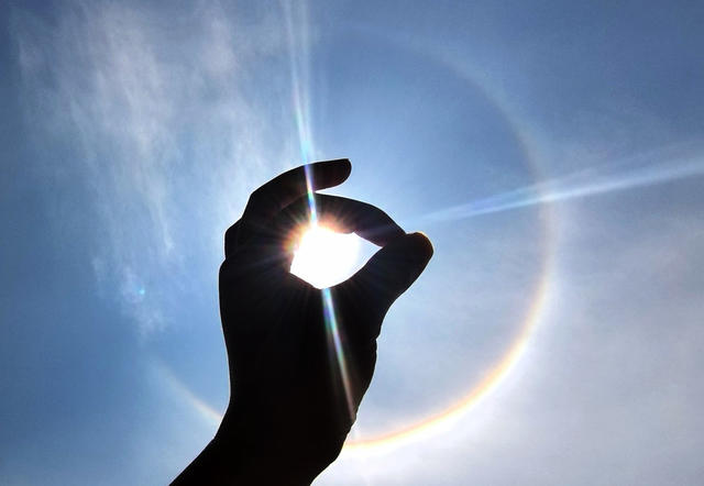 日晕现象 太阳戴美瞳 自然奇观 刷屏朋友圈