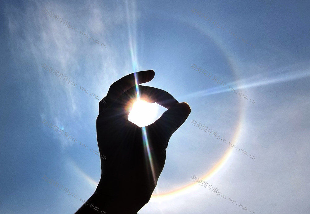 日晕现象 太阳戴美瞳 自然奇观 刷屏朋友圈