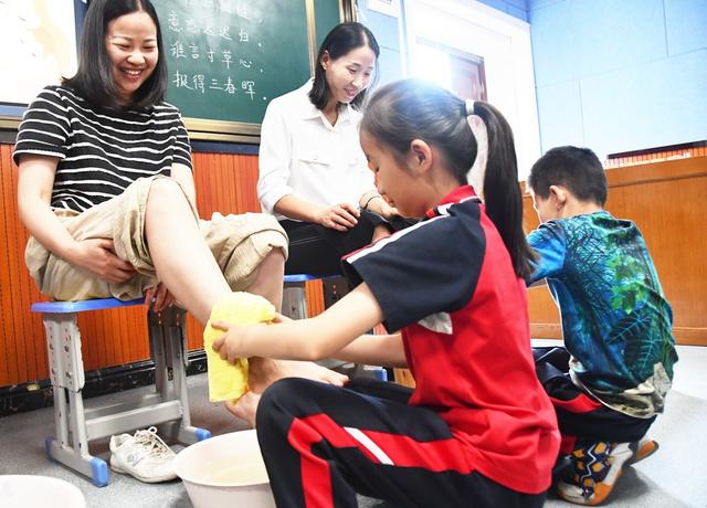 多彩活动   感恩母亲