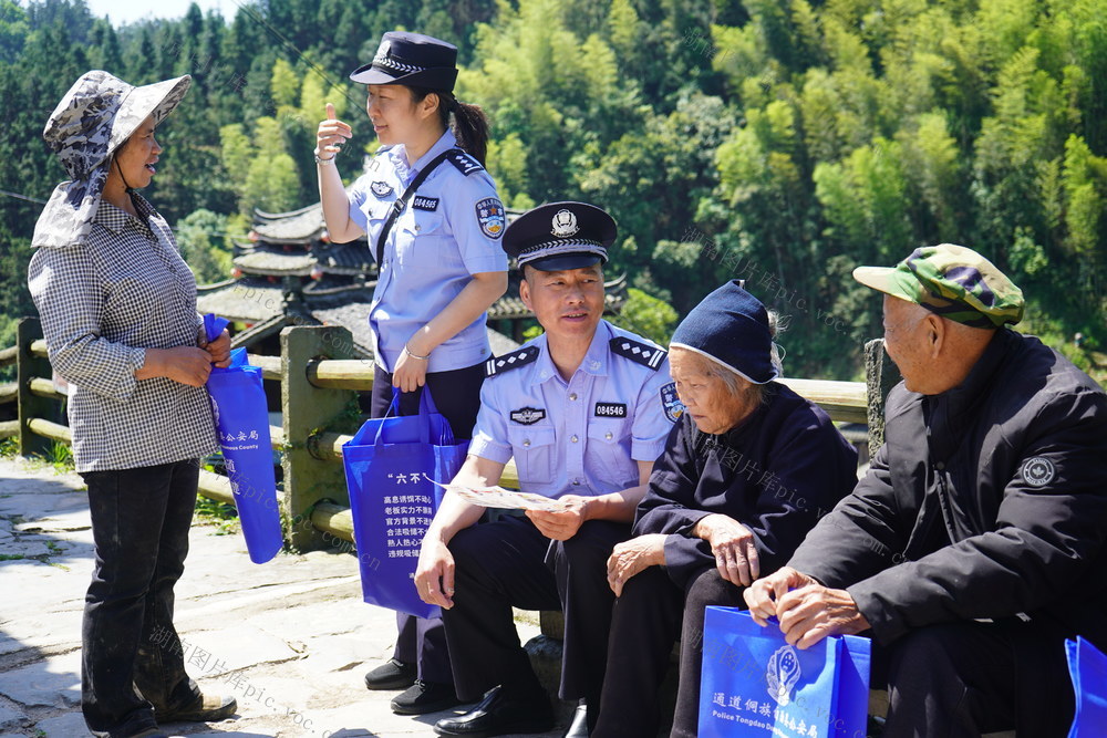 经侦宣传 侗寨 鼓楼 警民联动 防范经济犯罪 双语普法