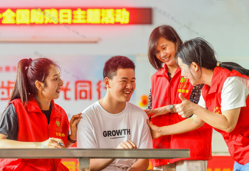 爱心助残
送温暖