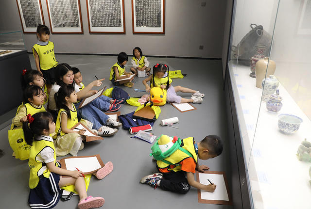 博物馆日 参观 学生