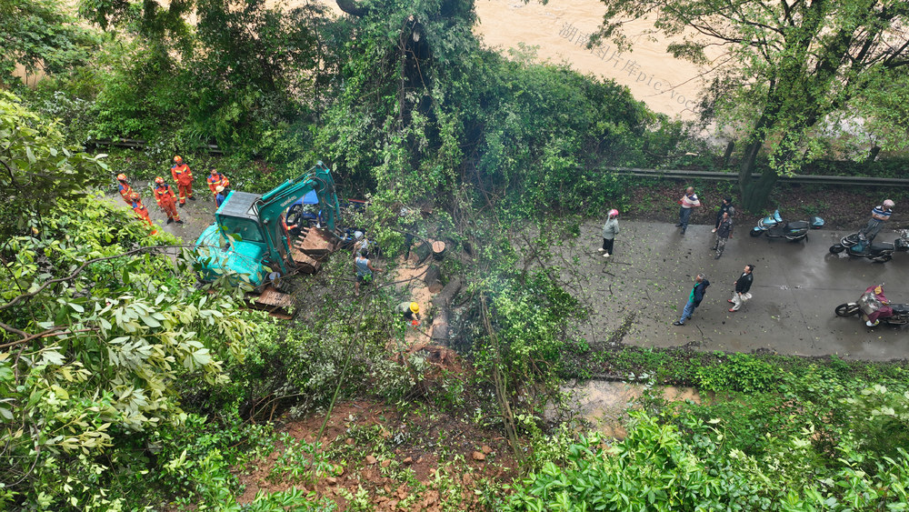 暴雨 塌方 应急救援 清除 安全 