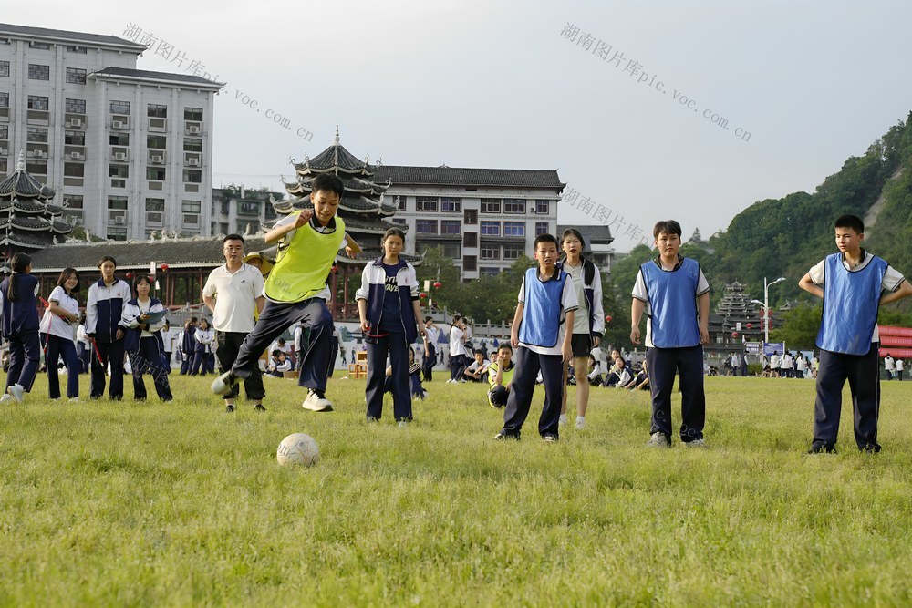 大课间、足球、体育、文体活动、锻炼