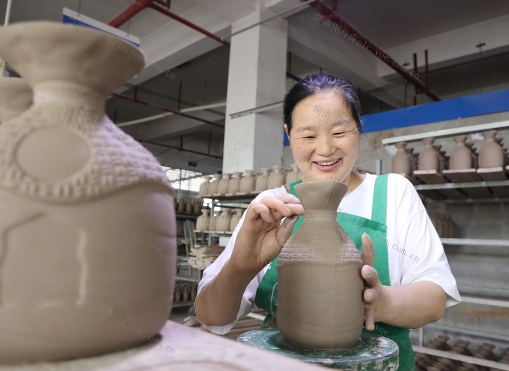 农村妇女家门口实现就业