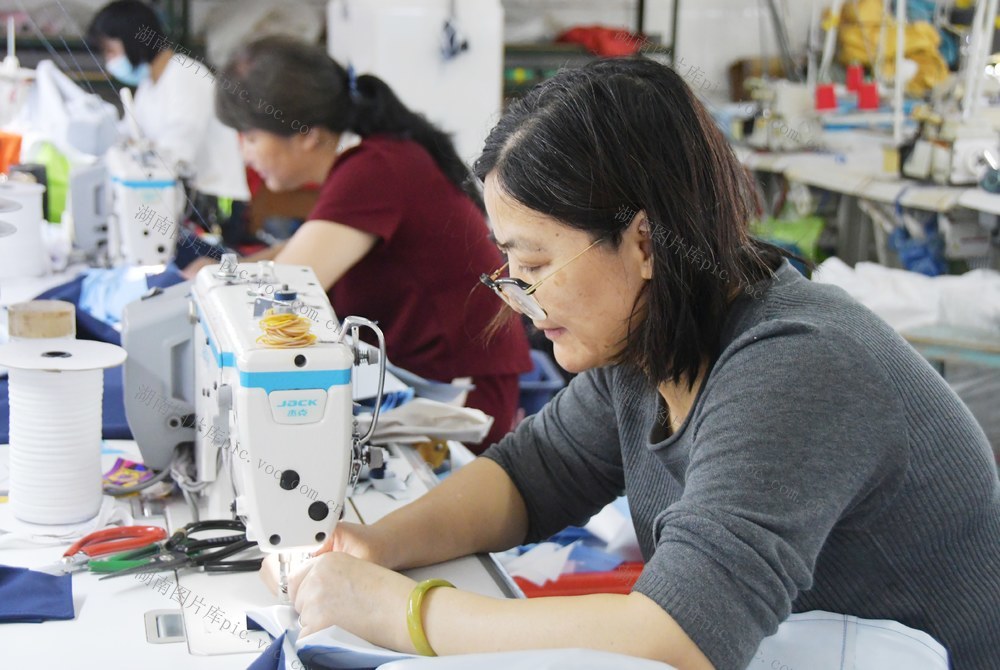 多措并举促进群众“家门口就业”