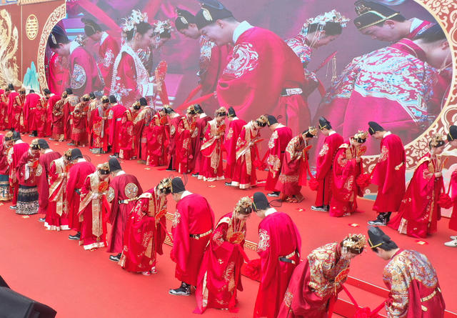 宁远：集体婚礼树新风